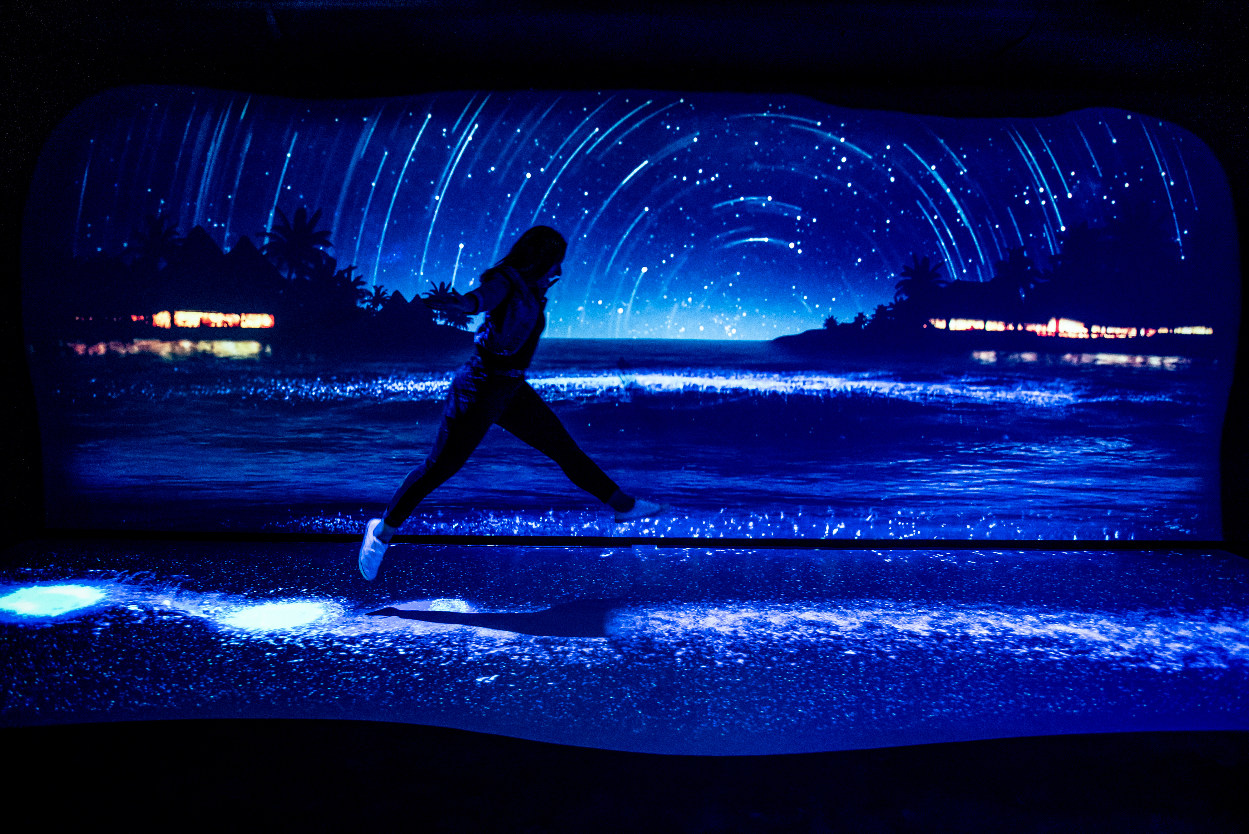 A Bioluminescent Ocean Glows Under Guest’S Footsteps At Night 2