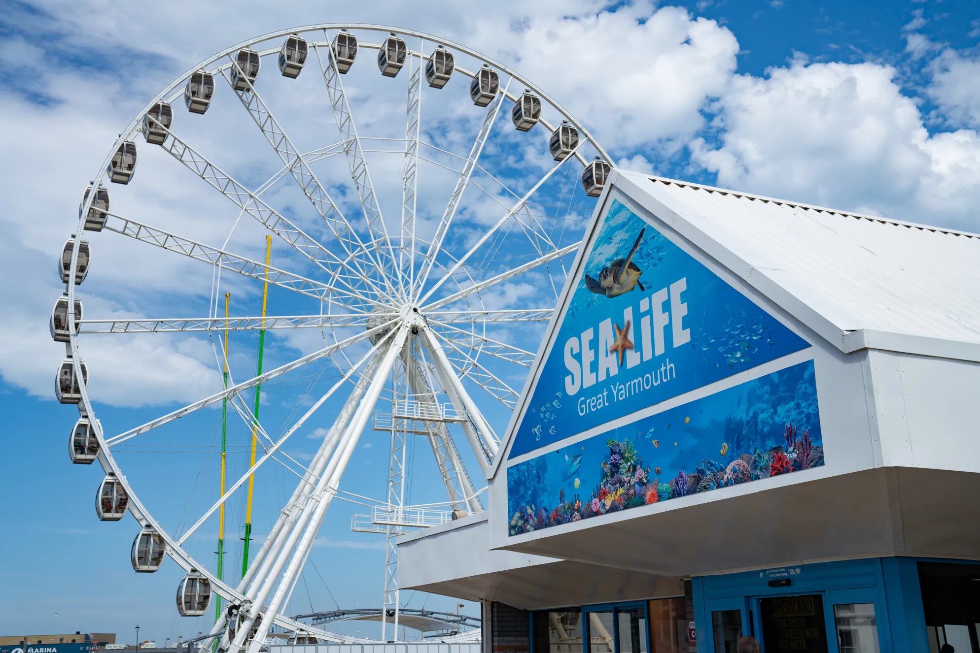 Outdoor view of SEA LIFE Great Yarmouth and the Giant Wheel