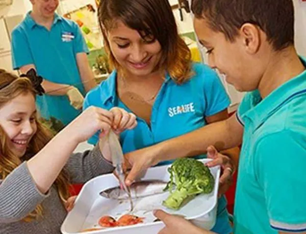 Students at SEA LIFE