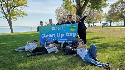 Schülerinnen Und Schüler Engagierten Sich Gemeinsam Mit SEA LIFE Konstanz Beim Clean Up Am Hörnle Und Sammelten Zahlreiche Säcke Müll Aus Der Natur