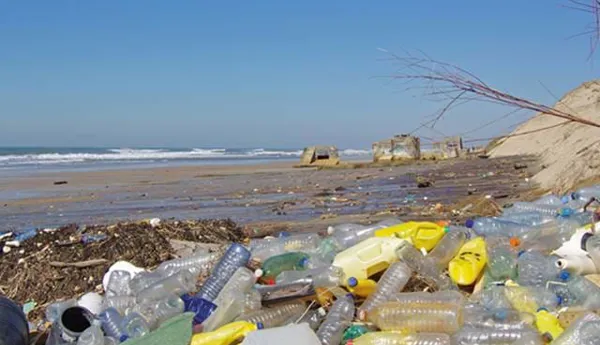 Plastic waste on the ocean