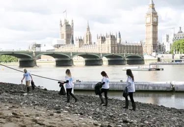 Thames beach clean