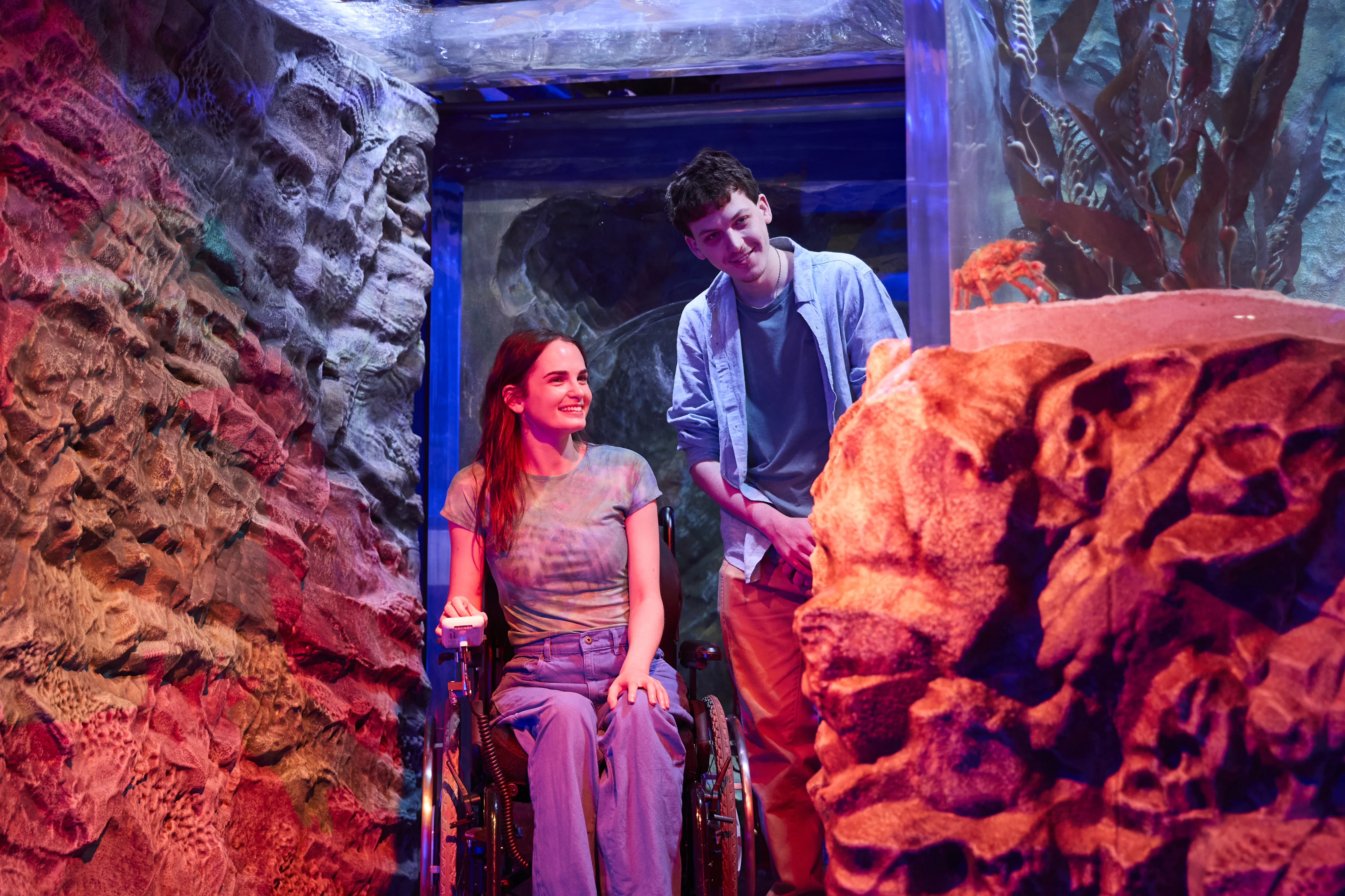 00019 SLMA Rockyshores2025 [USE GLOBAL] [EXP INPERP] Guest In Wheelchair Looking At Hermit Crab