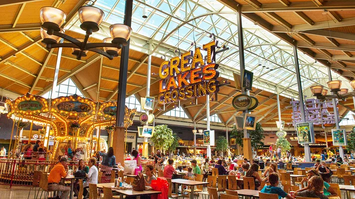 Great Lakes Crossing Outlets Food Court