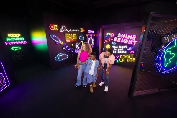 Super Neon (600 X 400 Px)