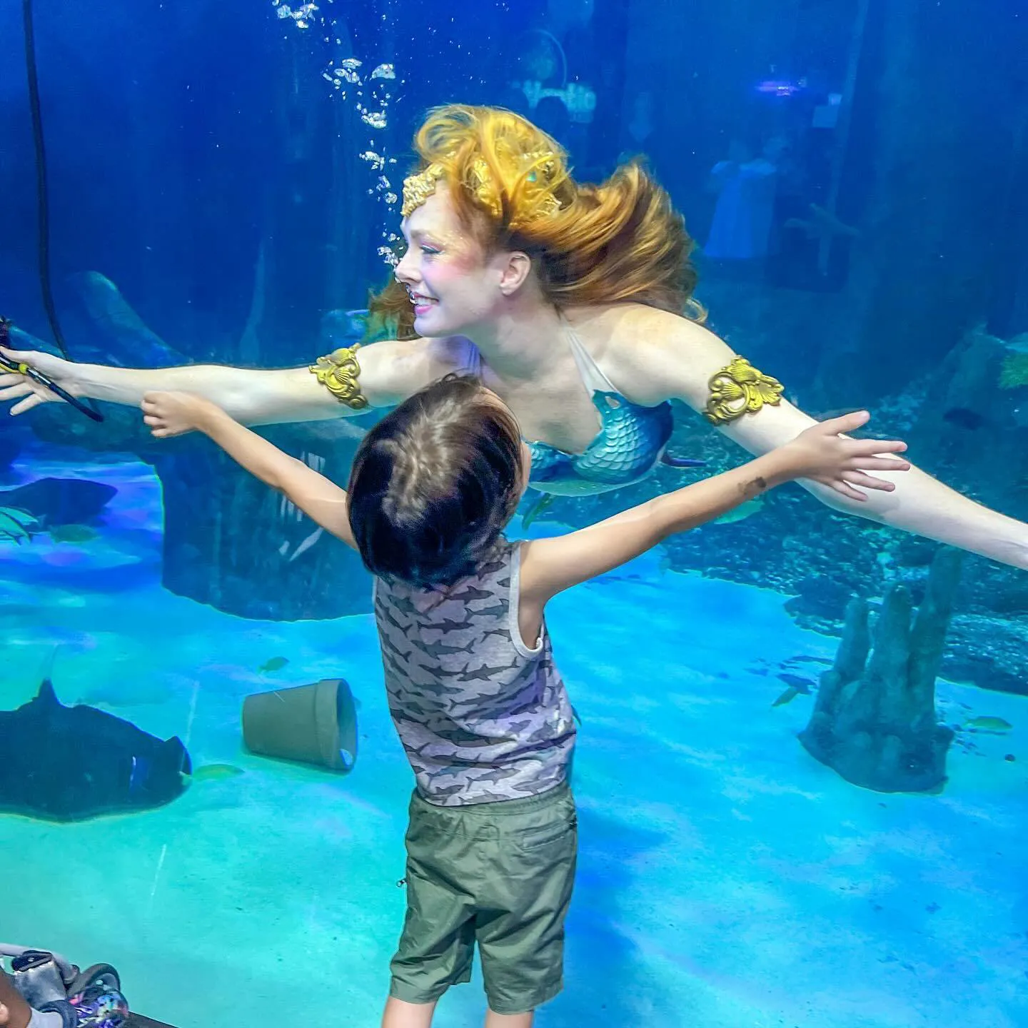 IG User Odienadventures Mermaid Hug