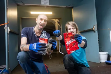 Tom Batrouney Head Of Brand Experience Seabin And Lauren Hughes Aquarist At SEA LIFE Sydney Aquarium Disgusted By Marine Waste2
