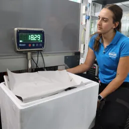 Aquarist Taylah Starc Checks Weight of Shipment SEA LIFE Sydney Aquarium