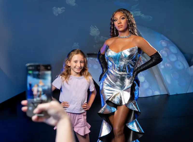 Beyonce With Guest School Holidays 800X590