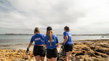 SEA LIFE Rescue Team Carrying Taren To The Water At Kurnell 2