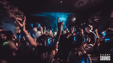 Disco Crowd 10