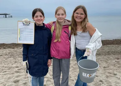 Kinder Am Strand Sozialer Tag 2025