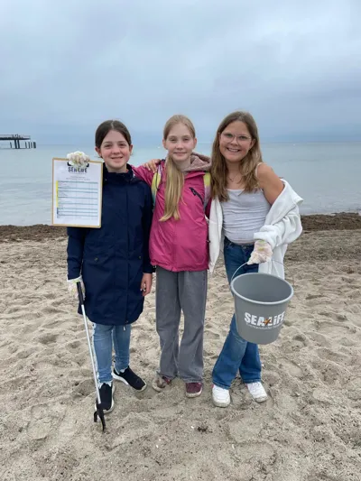 Kinder Am Strand Sozialer Tag 2025