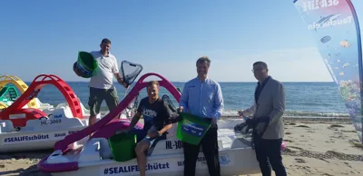Strandkorbvermieter Marcus Bade, Schauspieler Fabian Harloff, SEA LIFE General Manager Andreas Schulz Und Bürgermeister Sven Partheil Böhnke (V.L.N.R.)